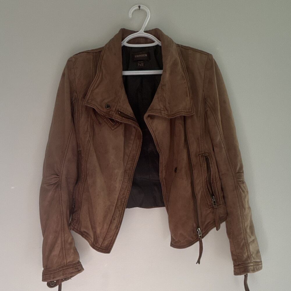 Danier women’s genuine leather moto jacket in a versatile taupe-browncolor.Small